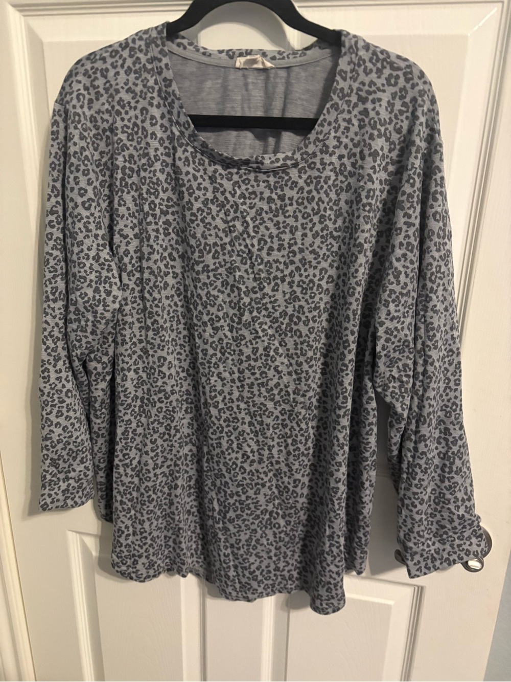445- Jane and Delancey Grey Leopard-Print Long Sleeve Tee